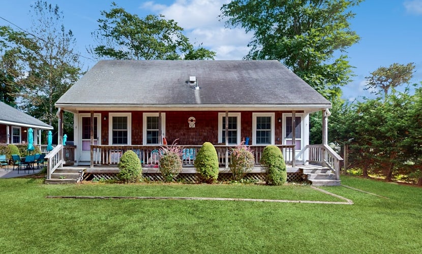 Dog-friendly duplex with decks, fast WiFi & centralAC - walk to Sea Street Beach