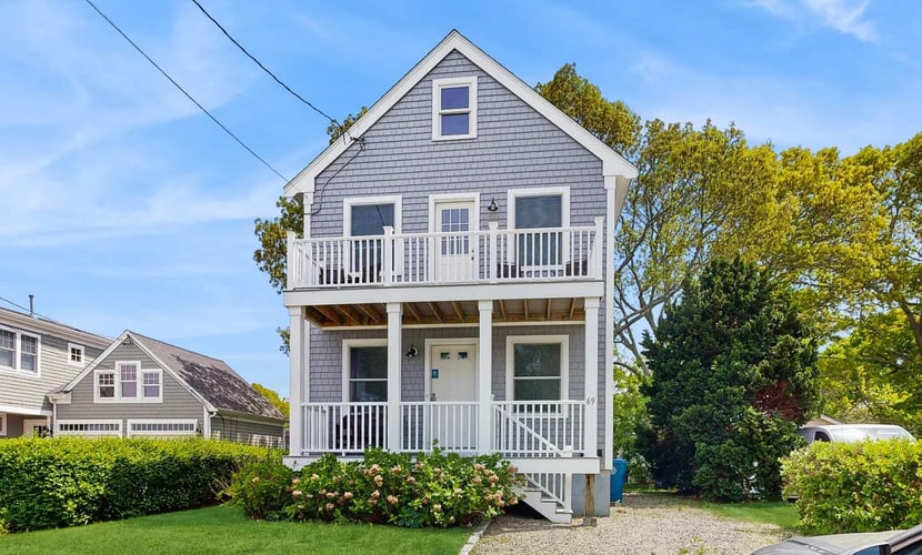 Newly built bayview home, steps to dock/launch on Great Pond - small dogs OK