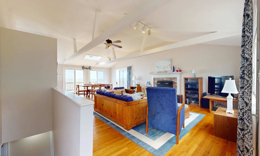 Oceanfront home with great views, deck, grill & beach access - dog-friendly