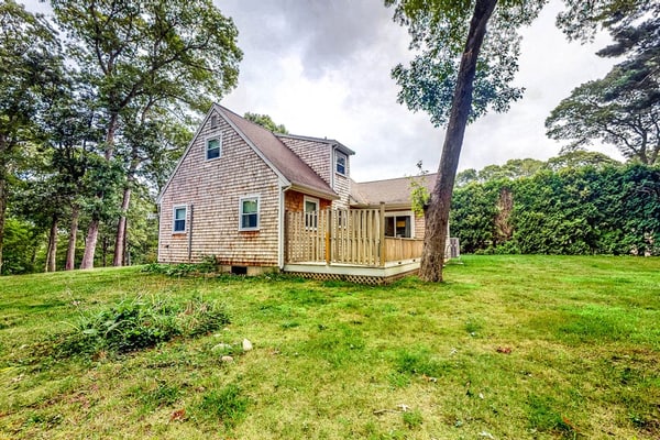 Adorable Home on a Grassy Lot w/ Free WiFi, Two Living Areas, & a Full Kitchen