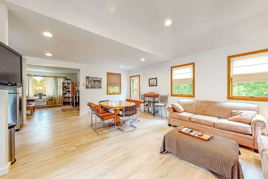 Adorable Home on a Grassy Lot w/ Free WiFi, Two Living Areas, & a Full Kitchen