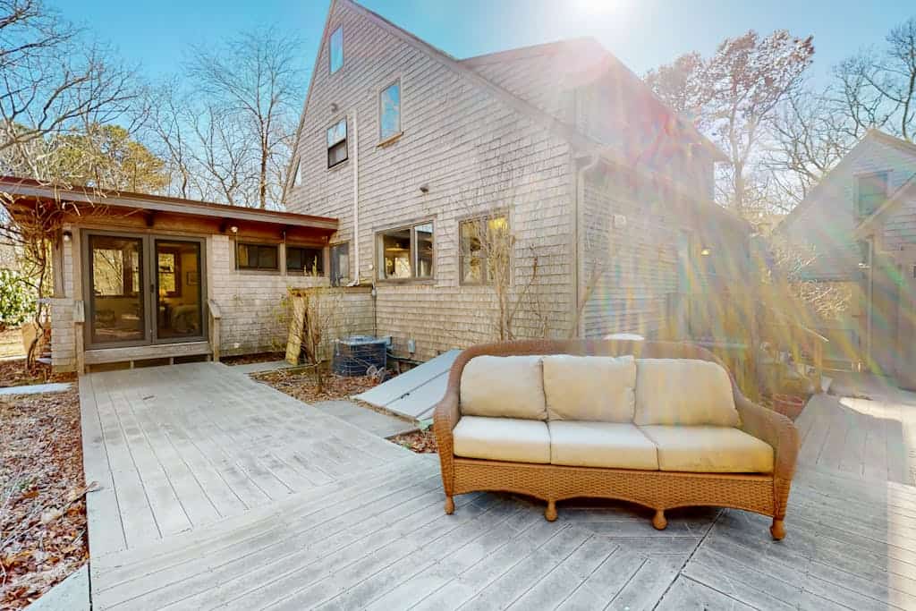 Gorgeous woodland home with deck & firepit - walk to ocean bluffs & Rail Trail
