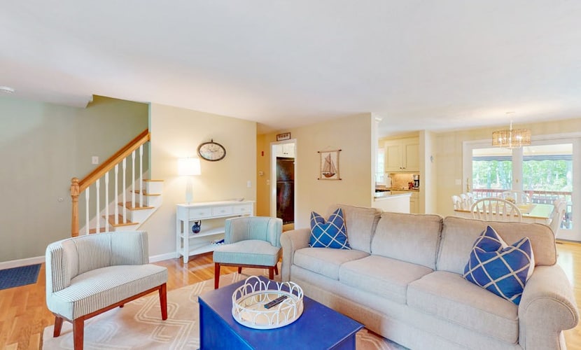 Peaceful beach retreat: private yard, close to beaches, Chatham & rail trail