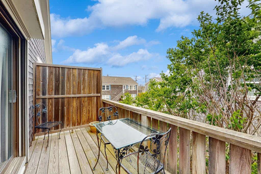 Cozy Ptown condo: steps to beach, walk to town & entertainment