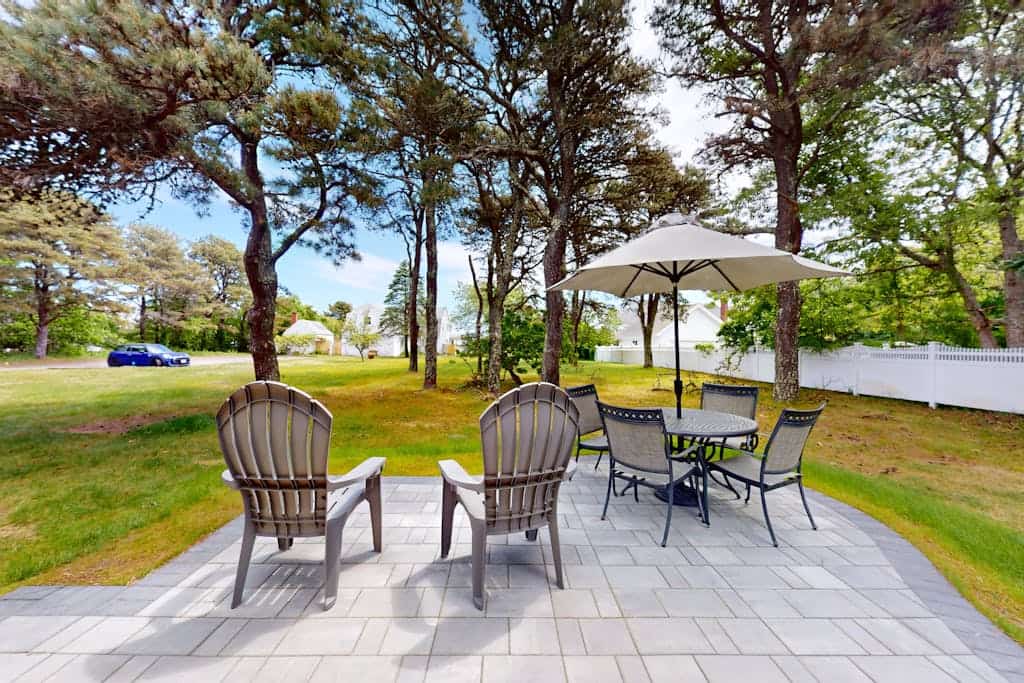 Newly furnished-Enjoy sun drenched days w/ gentle breezes & fragrant salt air