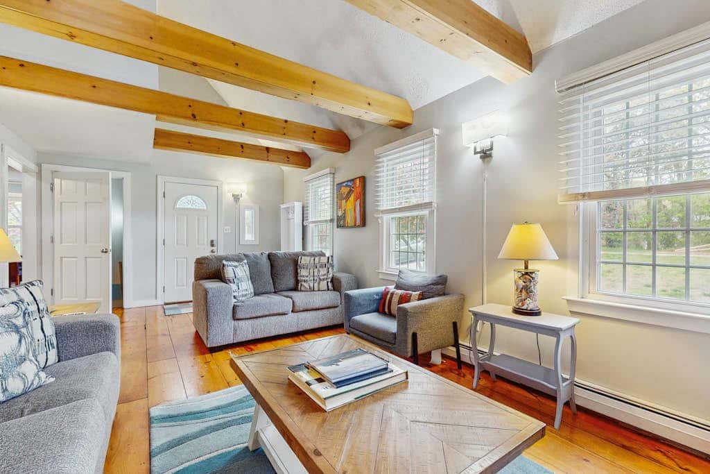 Cozy Charming Cottage