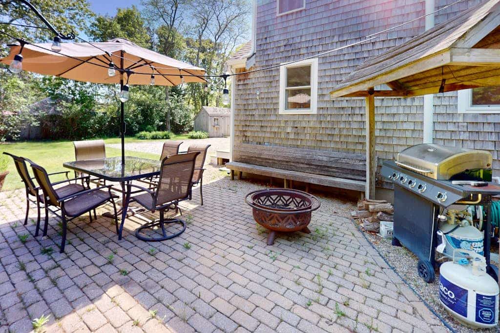 Charming home by the cape with firepit, fast WiFi, & washer/dryer