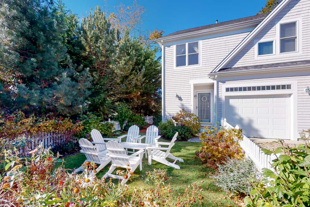 Modern getaway with central AC, home office, patio, WiFi, grill, & private yard