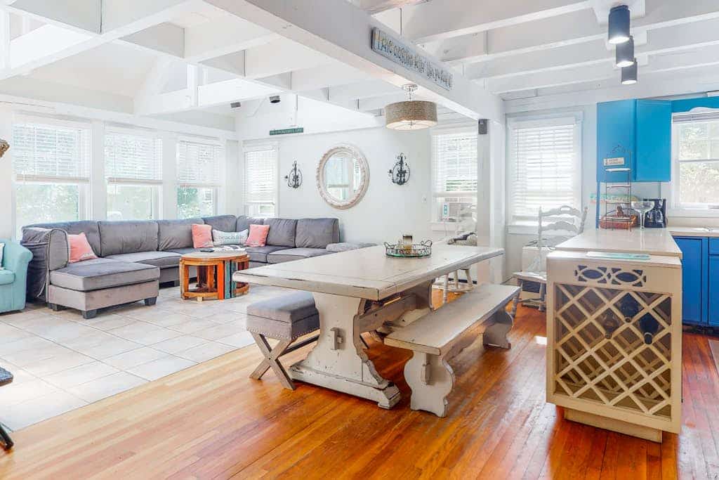Dog-friendly home with beautiful deck & AC - close to 3 towns & great beaches