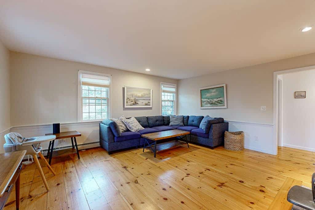 Cozy cottage near beaches, attractions, restaurants & shops