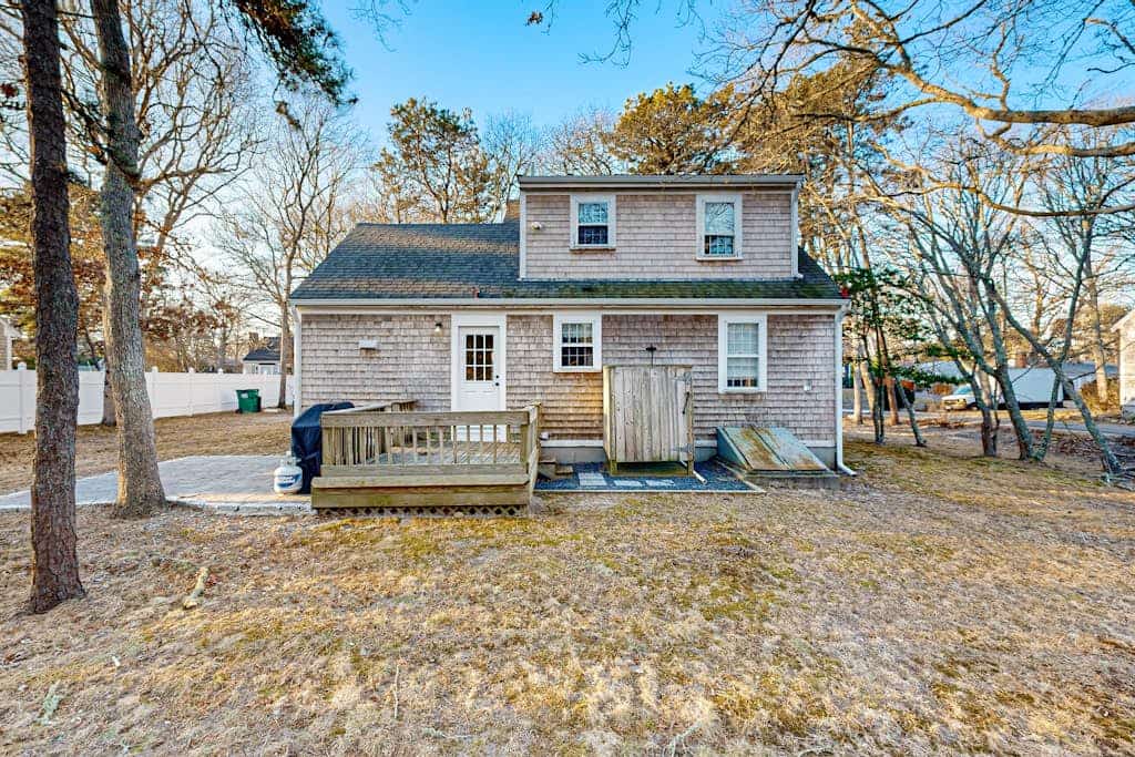 Cozy cottage near beaches, attractions, restaurants & shops