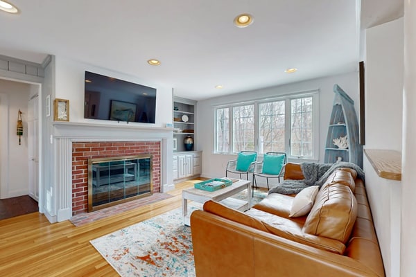 Spacious coastal retreat close to beach with modern kitchen, deck, AC, & sunroom