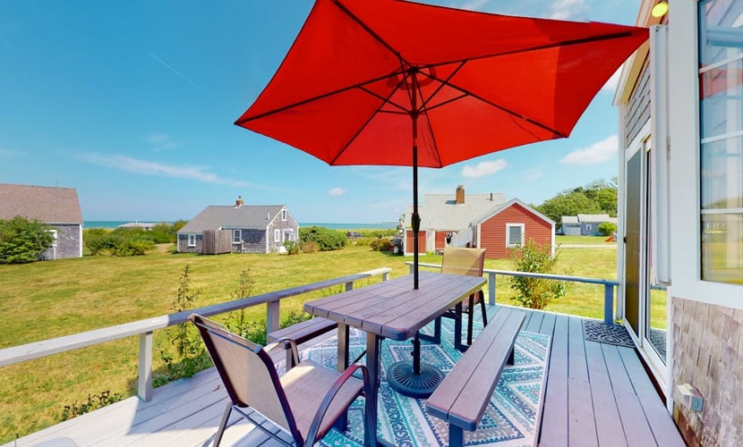 Bay view cottage w/ deck, gas grill & great view - steps to private beach