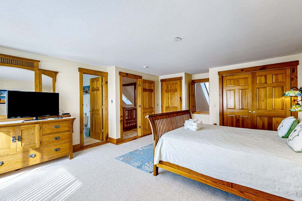 Magnificent Salt Waterfront with Sunset & Views