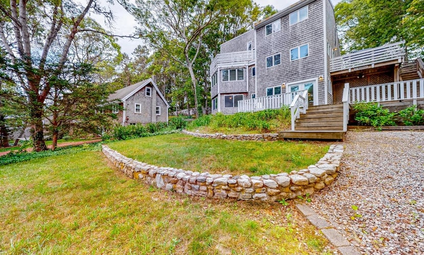 Large, air-conditioned home with 3 decks & yard - 3/4 mile to Covell's Beach