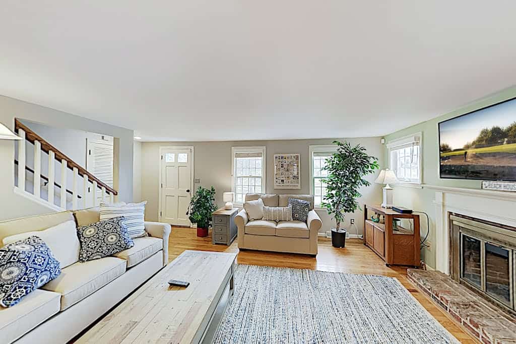Beautiful Harwich home with large yard near Red River Beach & Main Street fun
