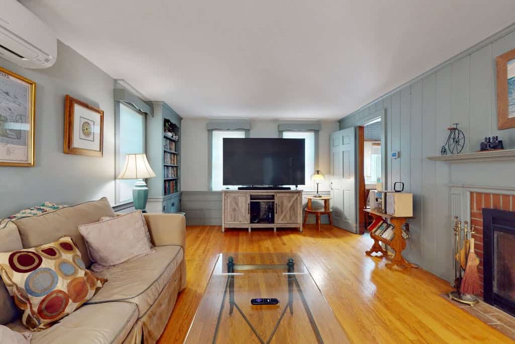 Cozy Cape style home near the beach and ferry with patio, W/D, & AC