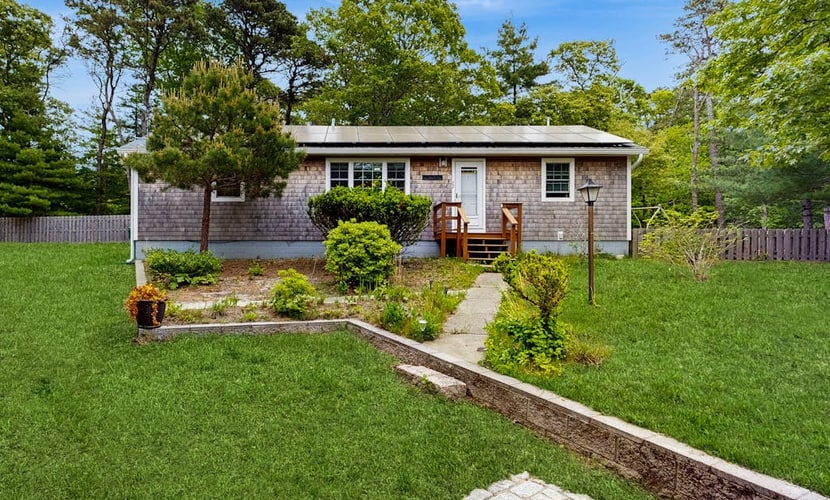 Quaint, ranch style home in Oak Bluffs with central air