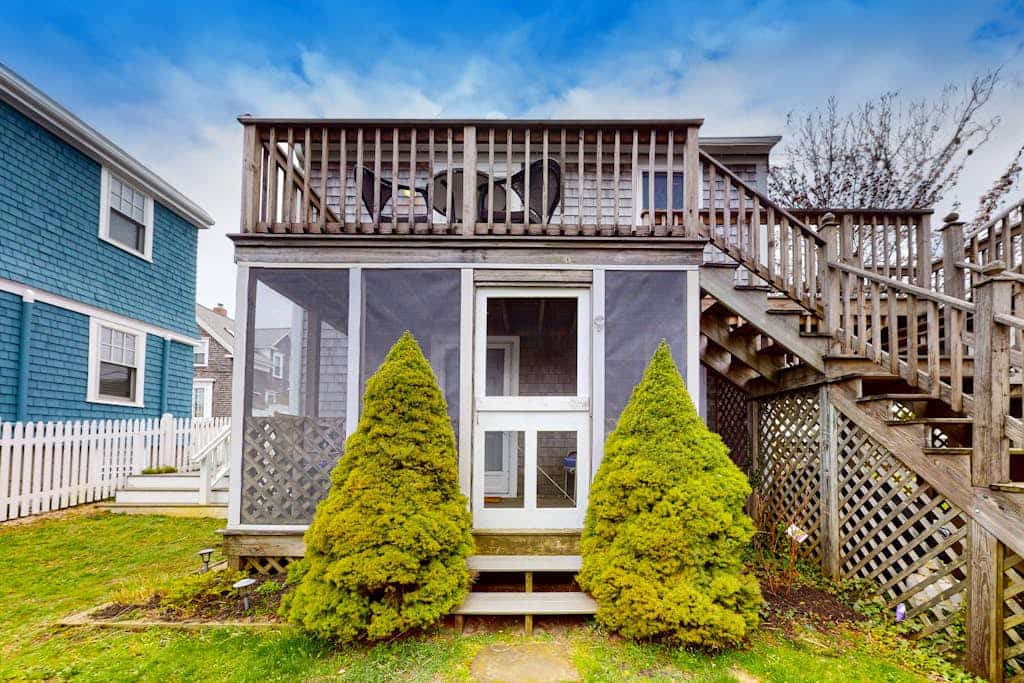 Freestanding cottage with decks, steps from Commercial Street & the beach
