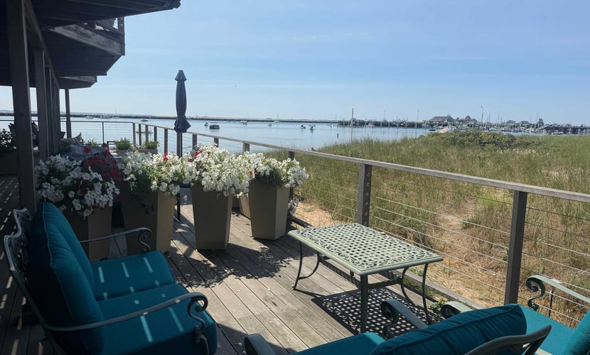Bayfront condo in great location with deck, cable, kitchenette, water views