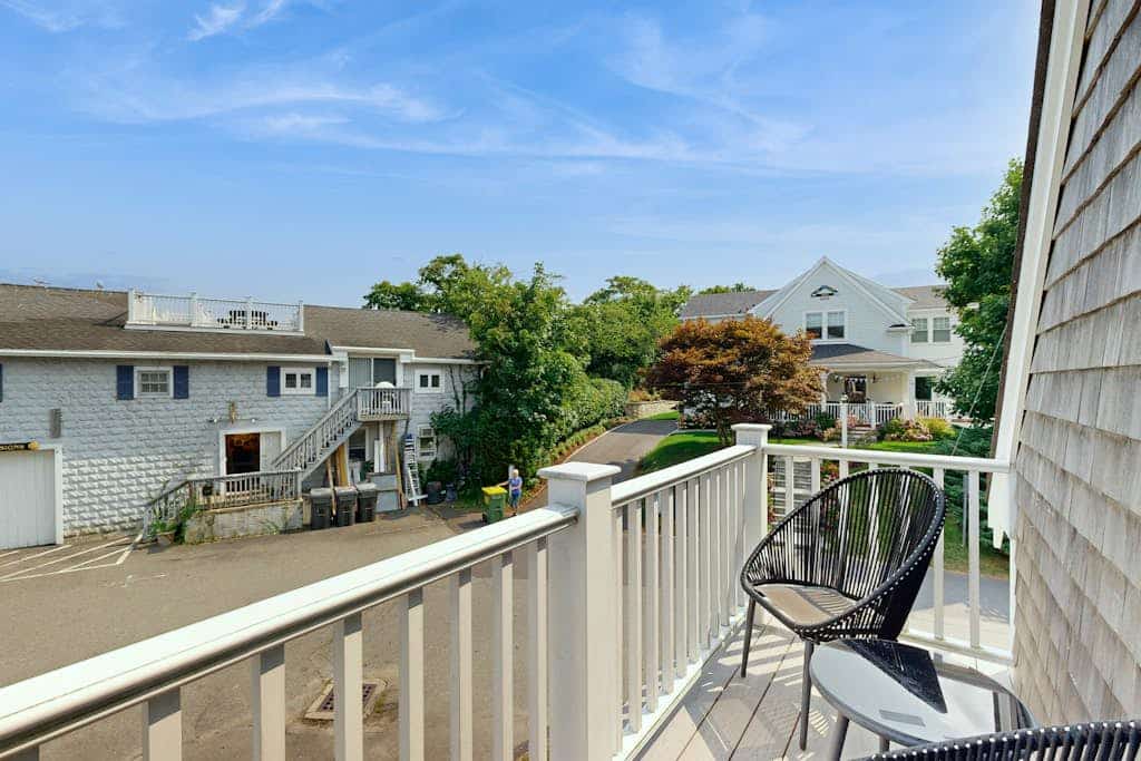 New Lavish Condo in Heart of Downtown Chatham - Walk to Dining, Shops & Beach