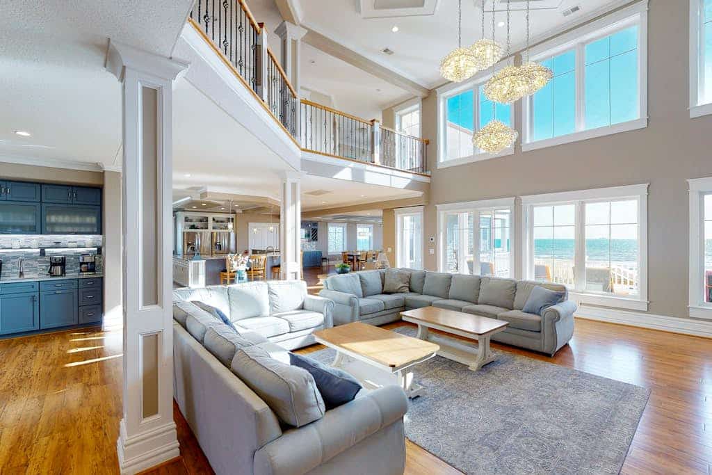 Wonderful beachfront home w/private indoor & outdoor pools, WiFi, AC, deck