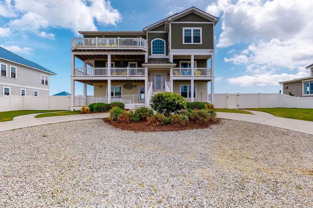 Oceanfront home with elevator, pool, game room, private washer/dryer, & WiFi