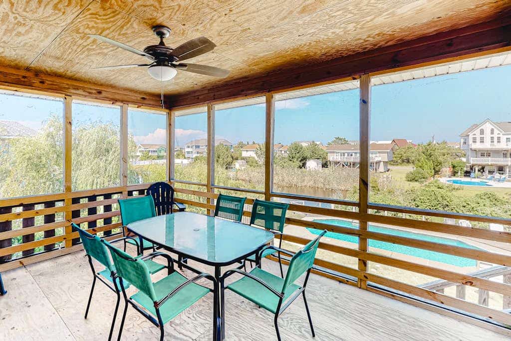 Tranquil home steps from the water w/private pool, WiFi, private washer/dryer
