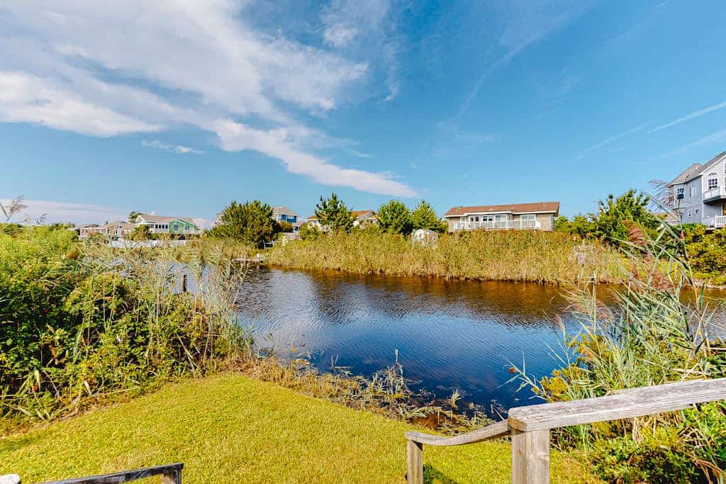 Tranquil home steps from the water w/private pool, WiFi, private washer/dryer