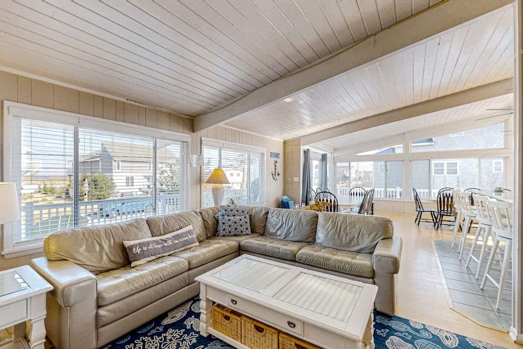 Lovely home with private pool, hot tub, foosball, air hockey & easy beach access