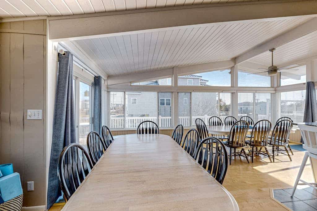 Lovely home with private pool, hot tub, foosball, air hockey & easy beach access
