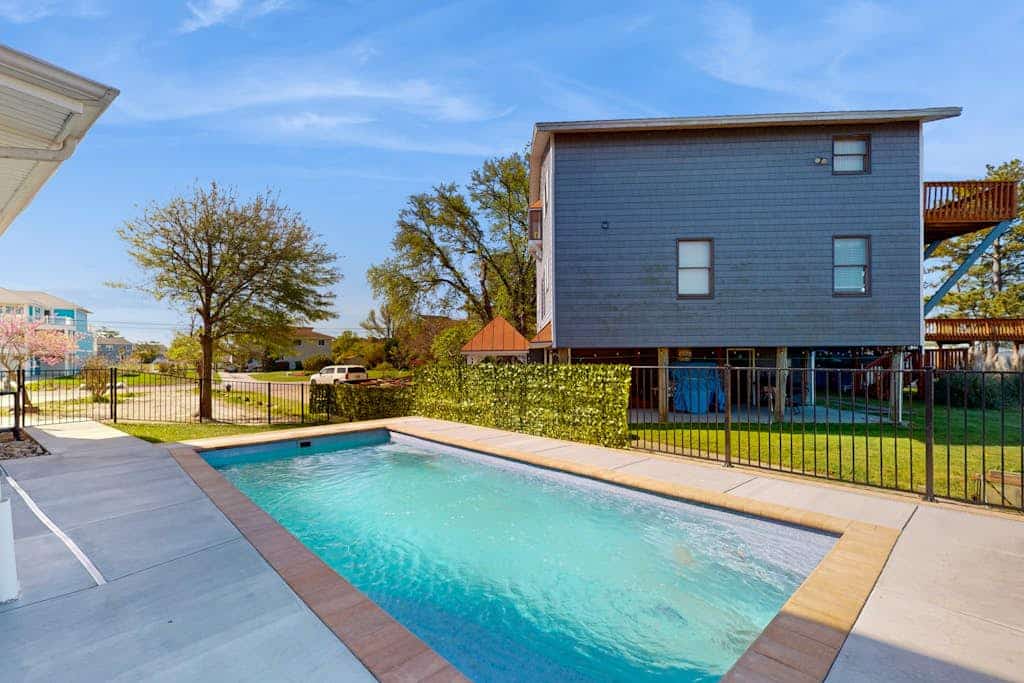 Waterfront house in Virginia Beach with amazing views, private pool & Hot Tub