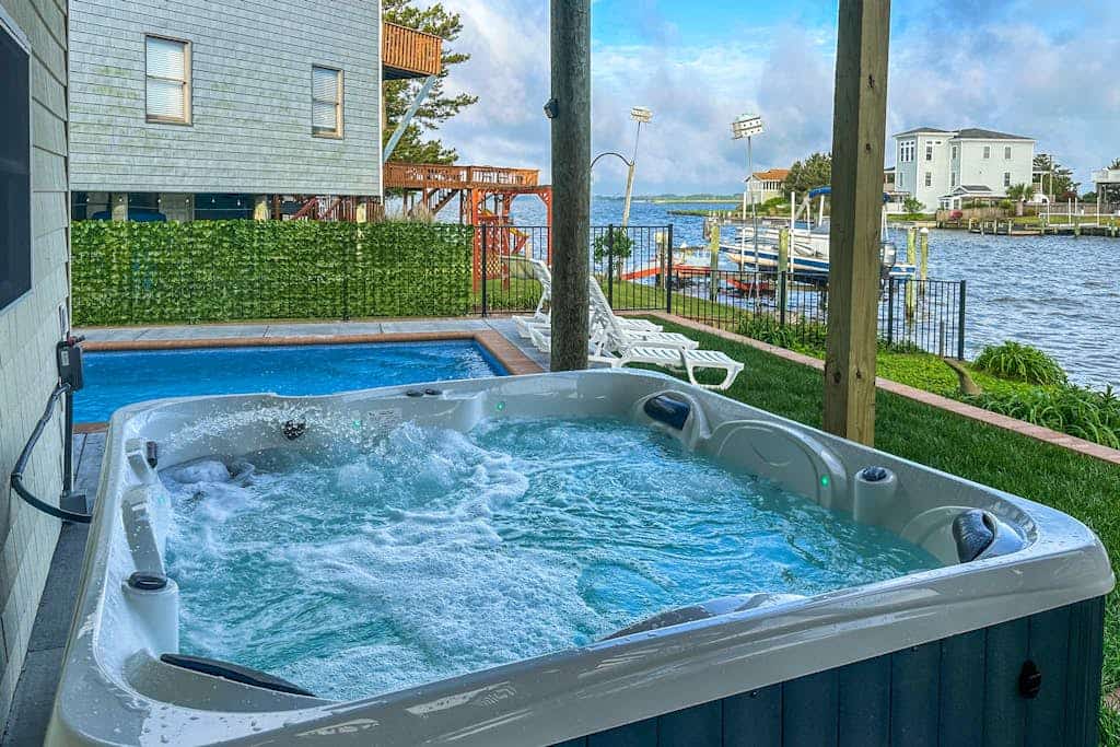 Waterfront house in Virginia Beach with amazing views, private pool & Hot Tub