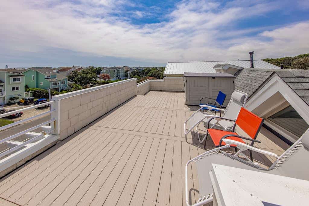 Ocean-view home that is within a 2 minute walk to the beach w/rooftop deck