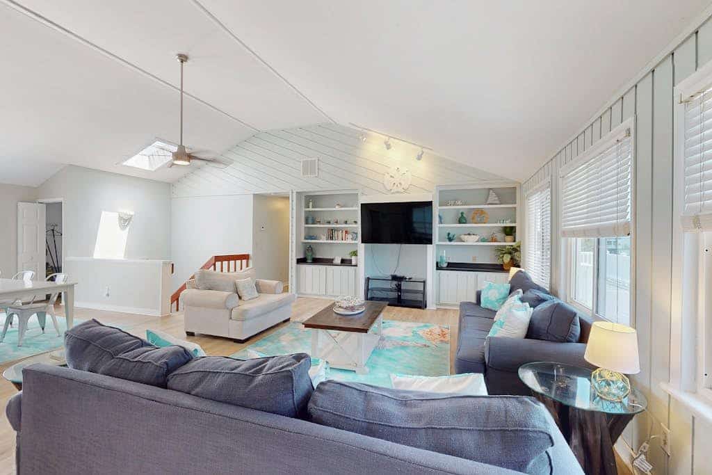 Fantastic home with private pool, hot tub, Ping-Pong, billiards & fast WiFi