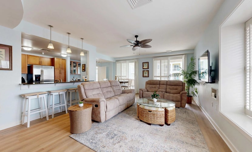 2nd-floor condo with views of the ocean, balcony, outdoor pool, gym & AC