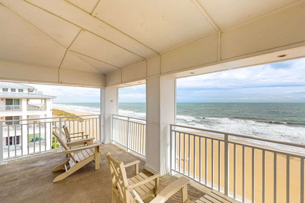 Two-story, oceanfront penthouse with 2 huge balconies, 3 pools & 2 gyms