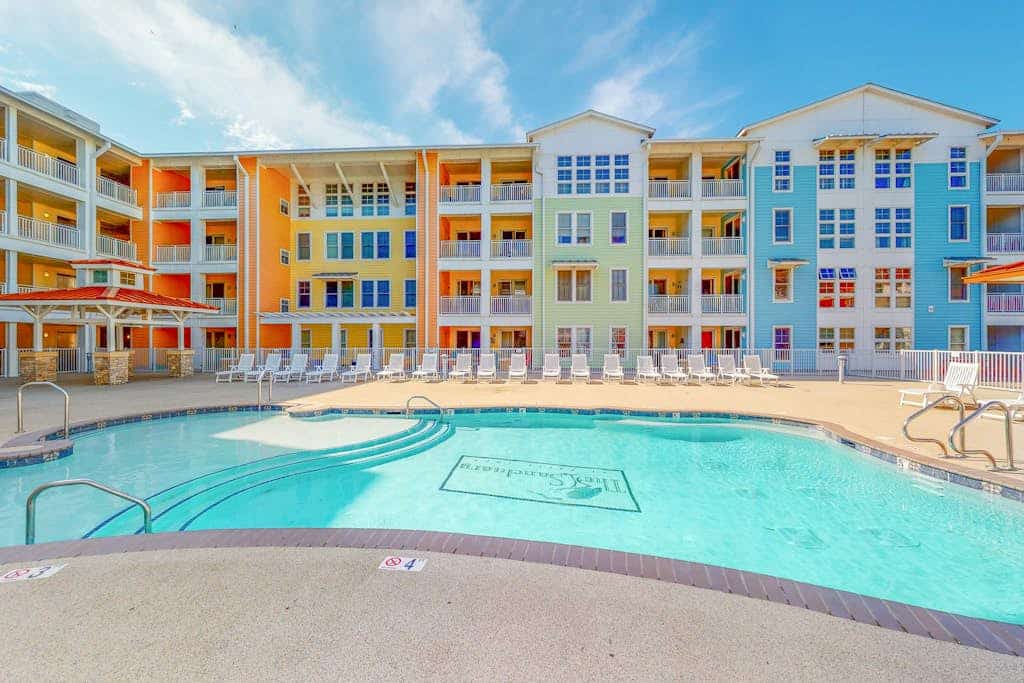 Two-story, oceanfront penthouse with 2 huge balconies, 3 pools & 2 gyms