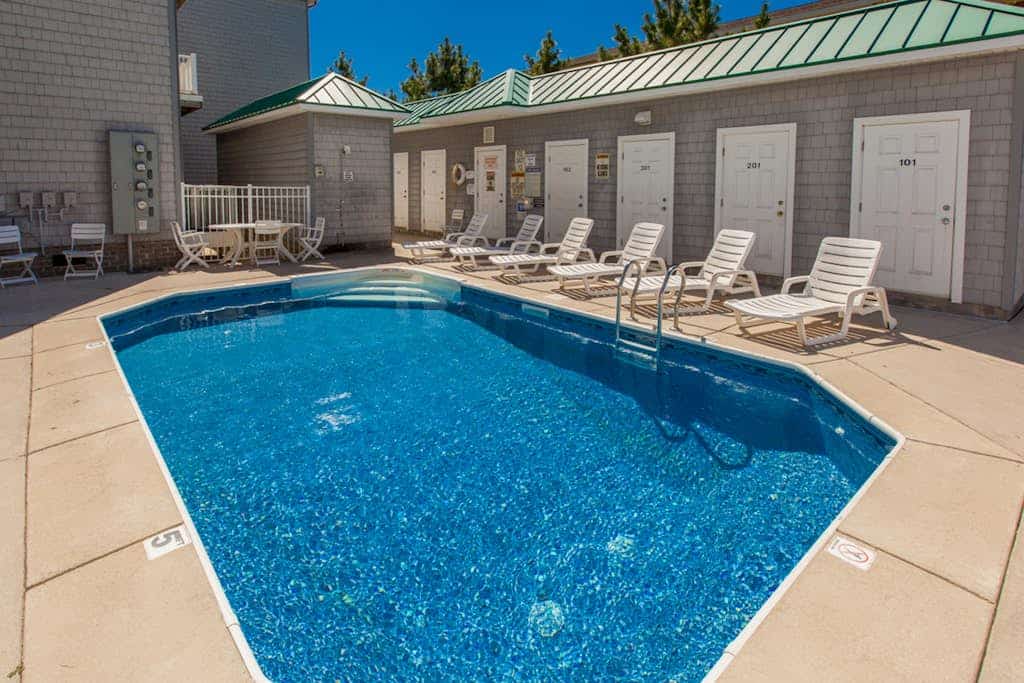 Beautiful home close to the Atlantic w/shared pool, private washer/dryer, WiFi