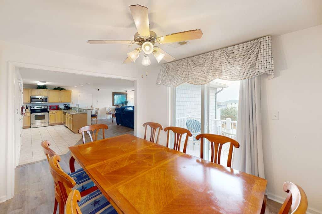 Beautiful home close to the Atlantic w/shared pool, private washer/dryer, WiFi