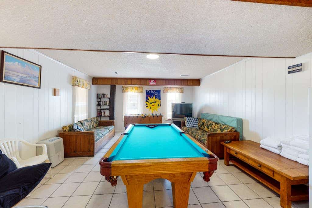 Fantastic Semi-Oceanfront Home w/Private Pool + Free WiFi, Steps from the Beach