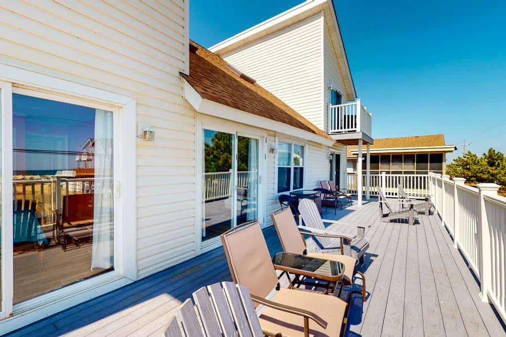 Fantastic Semi-Oceanfront Home w/Private Pool + Free WiFi, Steps from the Beach