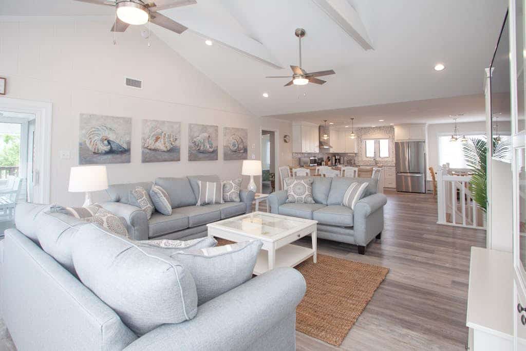Oceanside beach house w/game room, pool & W/D