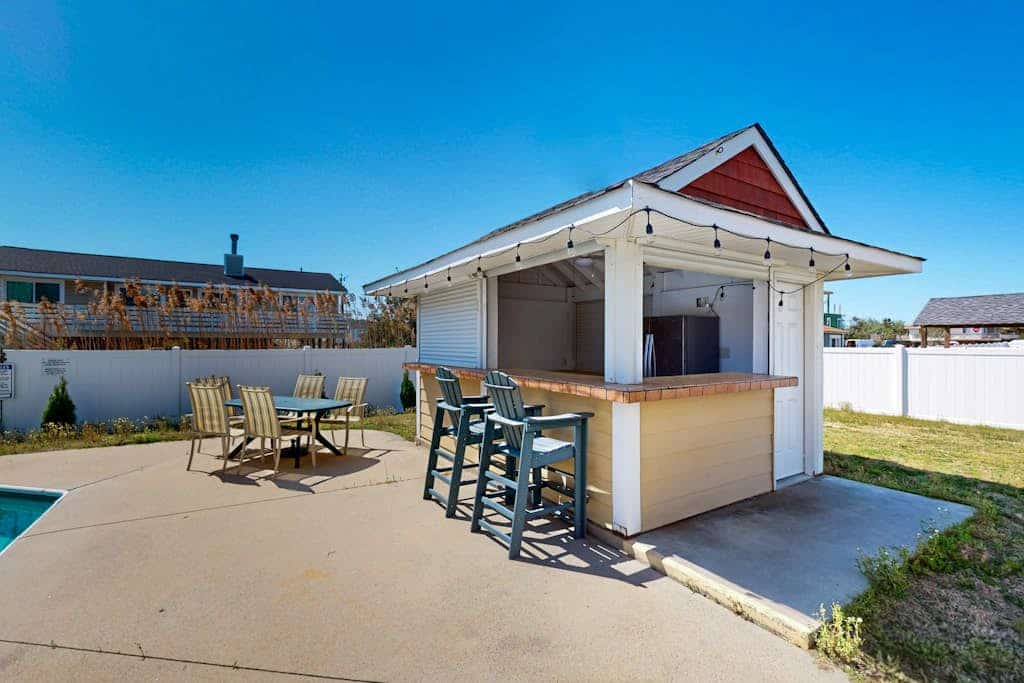 Ocean view, steps to beach w/ Free Wifi, private pool/hot tub & cabana - dogs OK