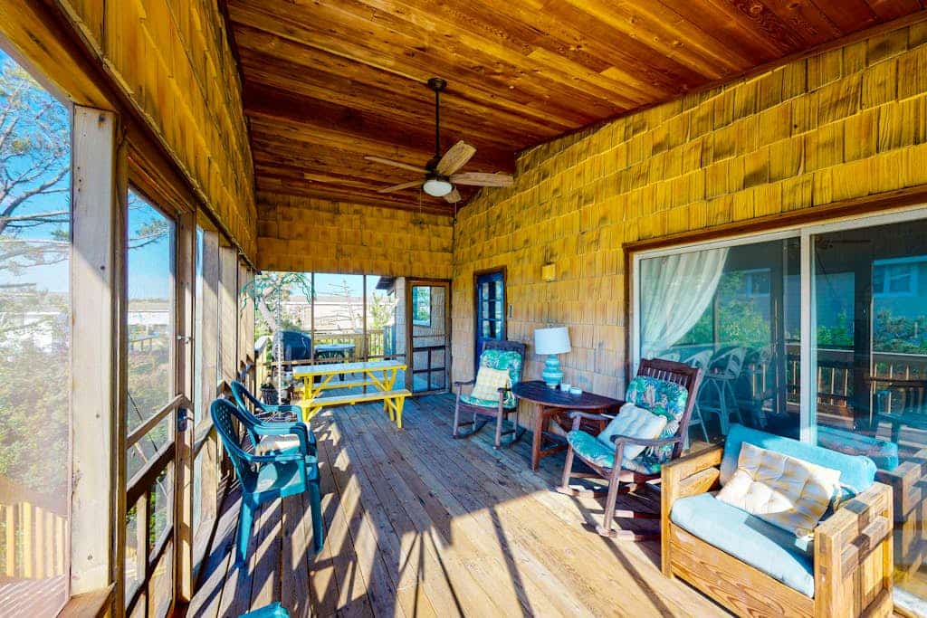 Remodeled, ocean view home with rooftop deck & fast WiFi - dog-friendly