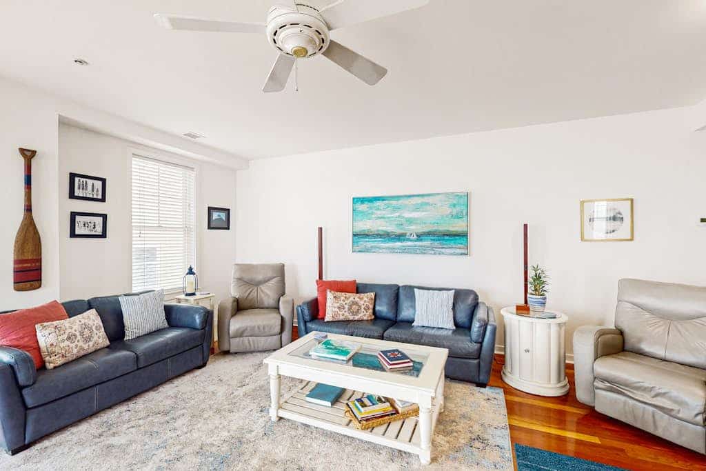 Oceanfront corner condo with wraparound balcony, 3 pools, gym, & views