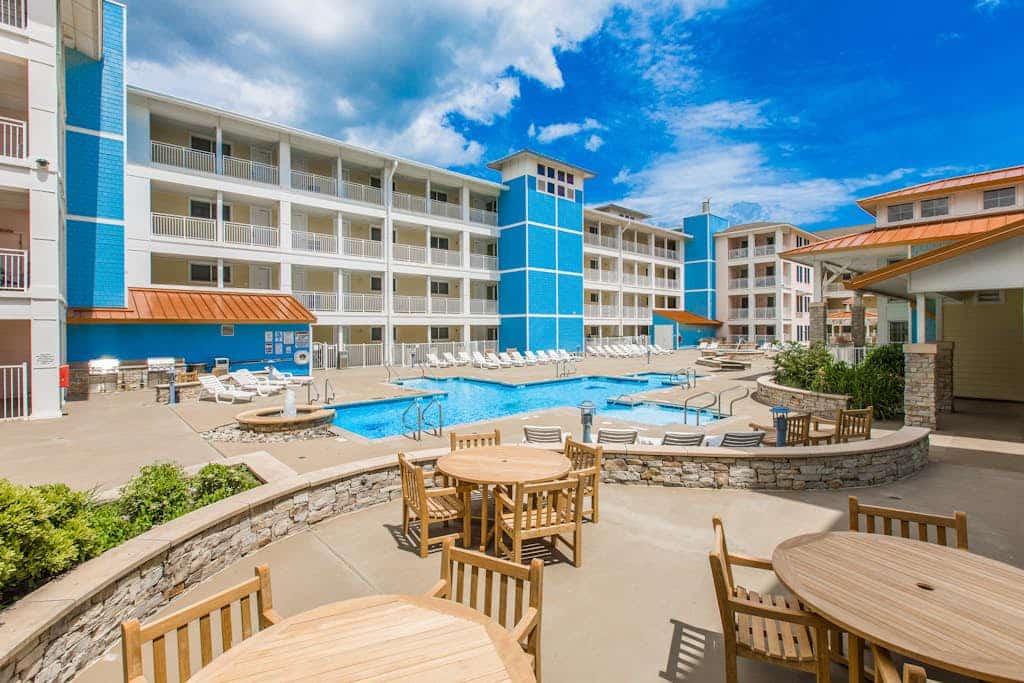 Oceanfront corner condo with wraparound balcony, 3 pools, gym, & views