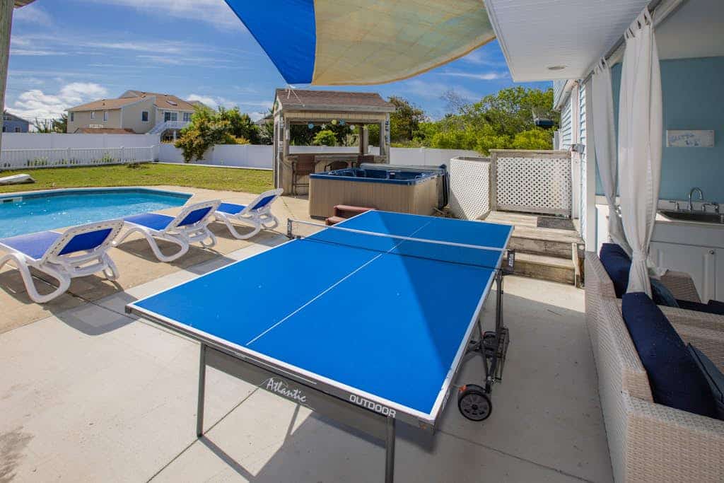 Oceanside beach house with private hot tub & pool, spacious deck, games, W/D, AC