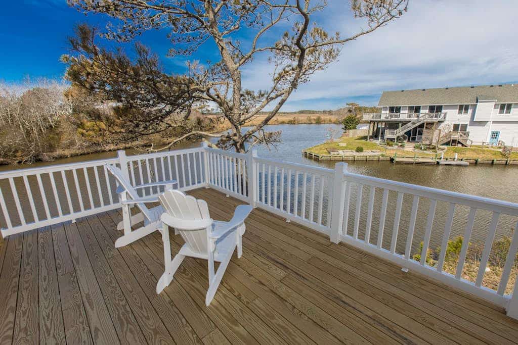Waterfront home on a bay canal with private pool, foosball, Ping-Pong, fast WiFi