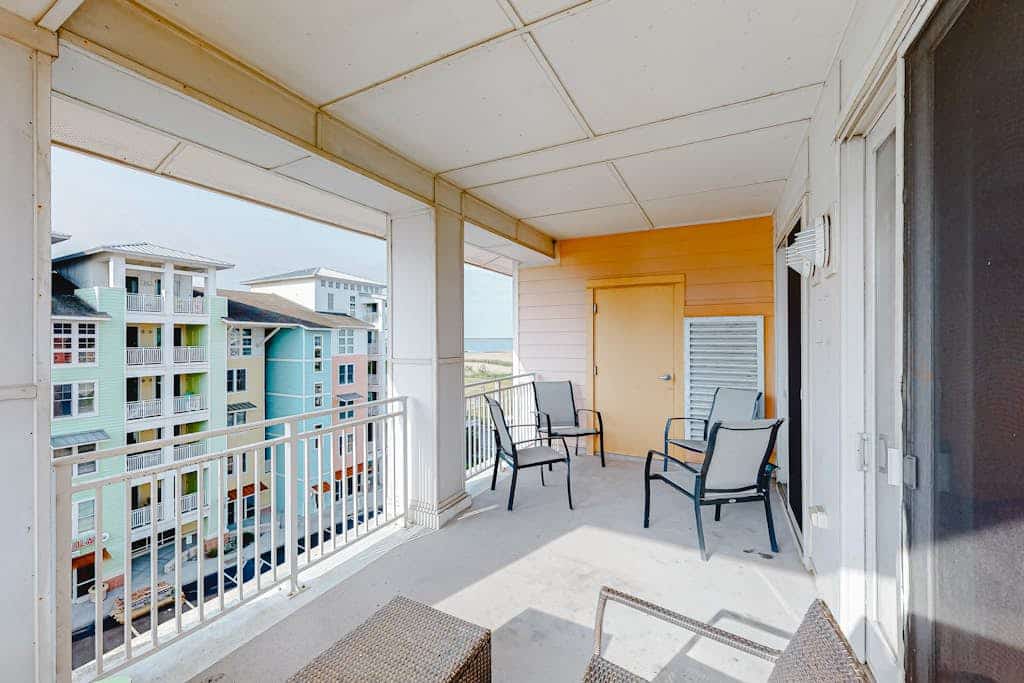 Contemporary 4th-floor ocean & bay-view retreat with outdoor pool, gym, & AC